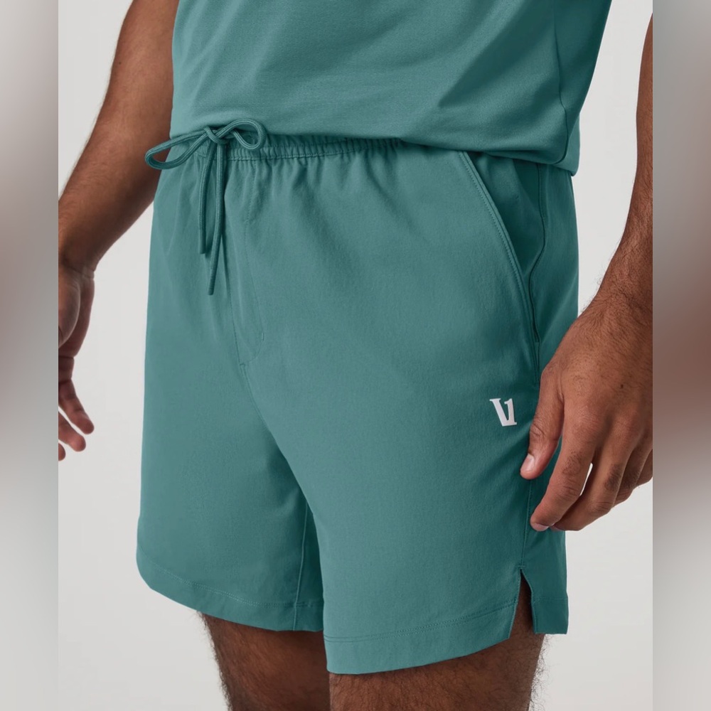 Vuori Men’s “Crosscourt” Tennis Short 7” Unlined (L) *UPDATED*
